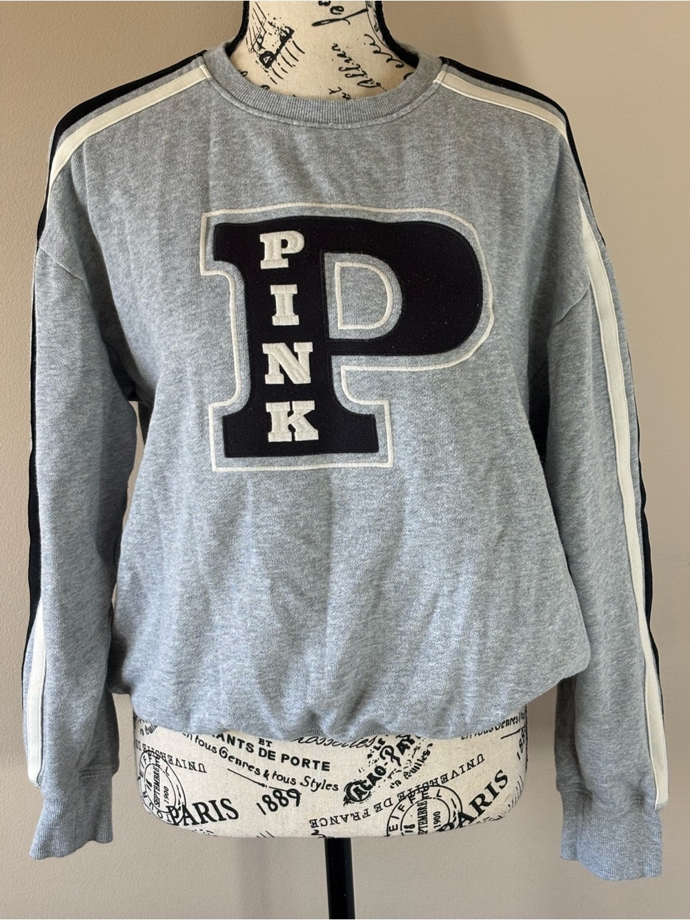 PINK Victoria's Secret Sz Med Gray Crewneck Sweatshirt with Black Lettering